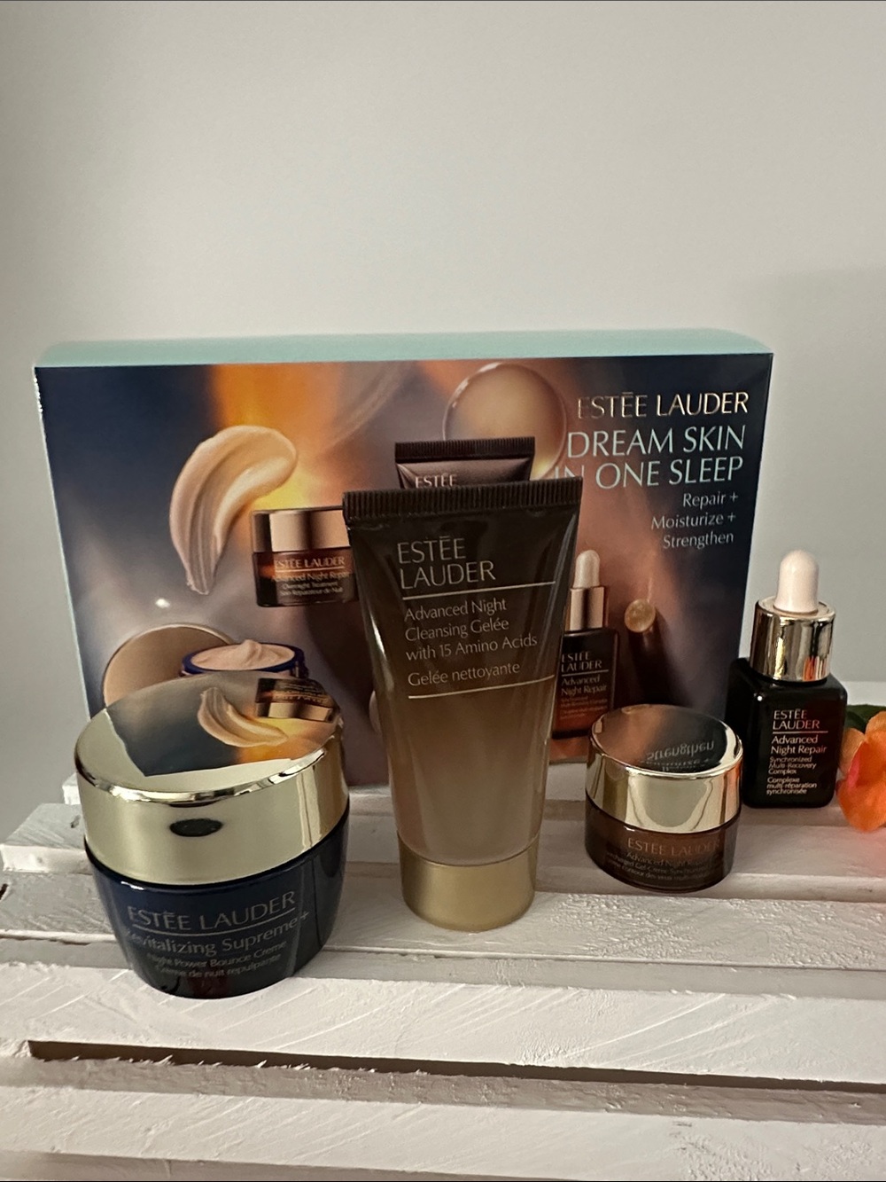 Estée Lauder Dream Skin in One Sleep 4 piece Beauty Gift Set